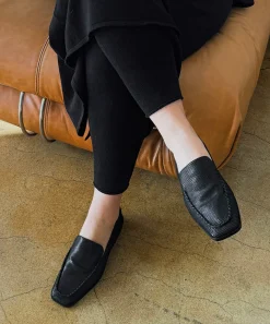 BENY FLATS ONYX EMBOSSED LEATHER^Dolce Vita Outlet
