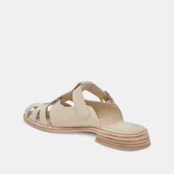 HIPPIE FLATS SAND CRINKLE PATENT^Dolce Vita Online